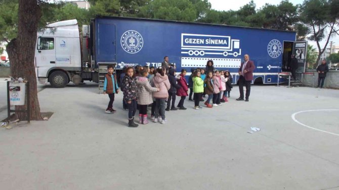 Balıkesir’de ’Gezen Sinema’ Çocuklarla Buluştu