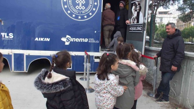 Balıkesir’de ’Gezen Sinema’ Çocuklarla Buluştu