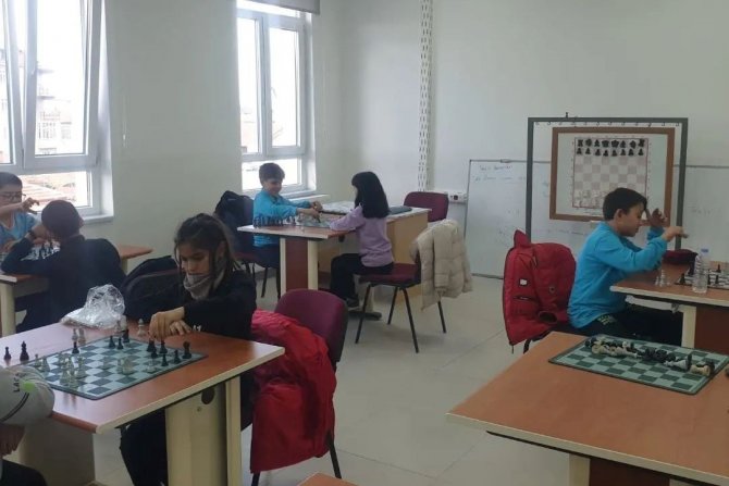 Hisarcık Atatürk İ̇lkokulu Öğrencilerine Satranç Kursu