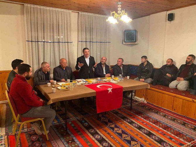 Başkan Şayir Patik Dokuma Oynadı, Salonu Kahkahaya Boğdu