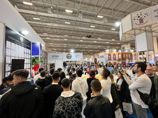 Dtso’dan İ̇zmir’e 35 Metrelik Örgü Peynir Jesti