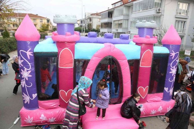 3 Bin 482 Çocuk Oyun Tırına Misafir Oldu