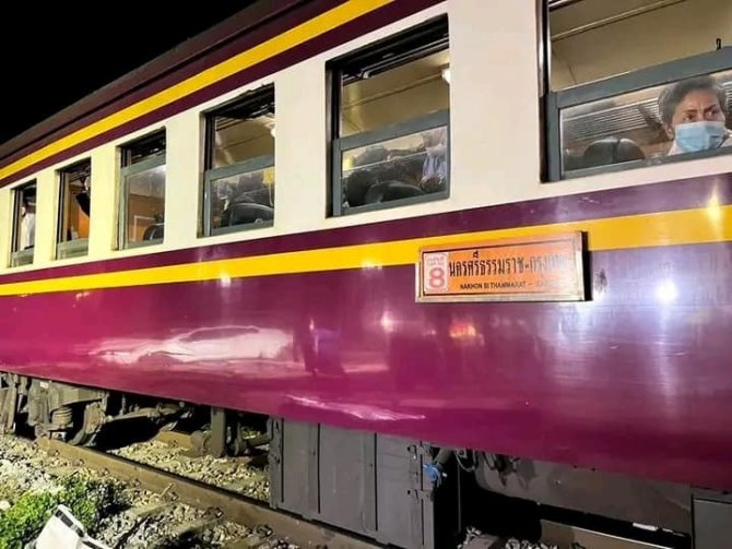 Tayland’da Bariyerleri Aşmaya Çalışan Araca Tren Çarptı: 3 Ölü, 1 Yaralı