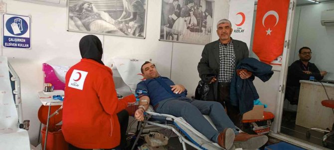 Türk Kızılayı Dicle İlçesinde Kan Bağışı Kampanyası Düzenledi