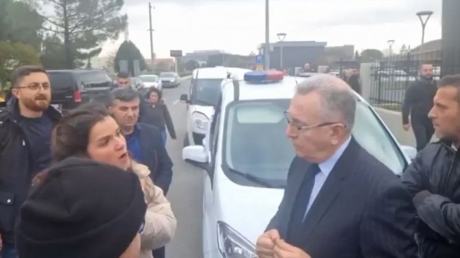 Çocukları Darp Edilen Veliler İle Çosb Müdürü Arasında Gerginlik: 2 Öğretmen Görevden Alındı