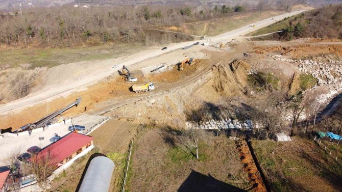Sel Afetinde Çöken Yola 35 Metre Uzunluğunda Köprü İnşa Ediliyor
