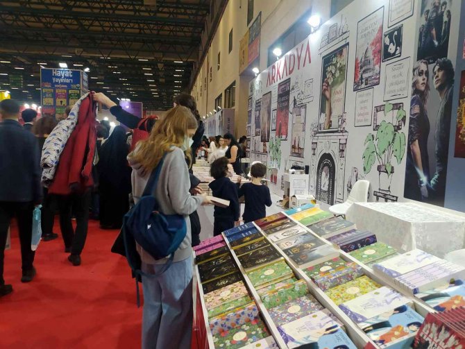39’uncu Uluslararası İ̇stanbul Kitap Fuarı’nda Hafta Sonu Yoğunluğu