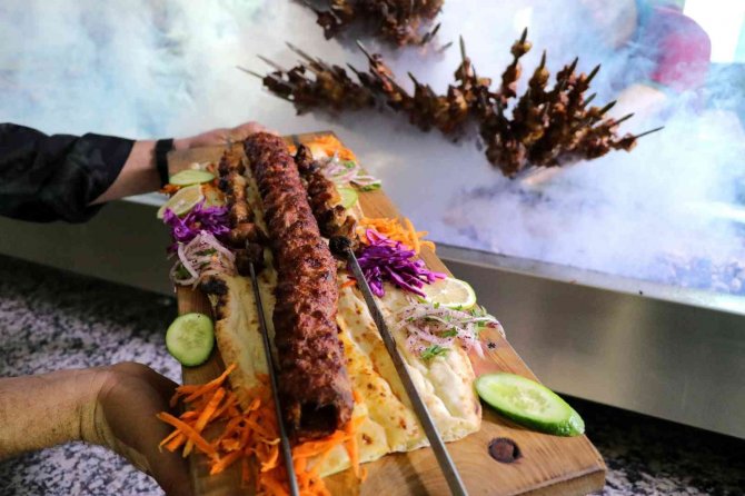 Tescili Boru Kebabını Yemeye Yurt Dışından Bile Geliyorlar