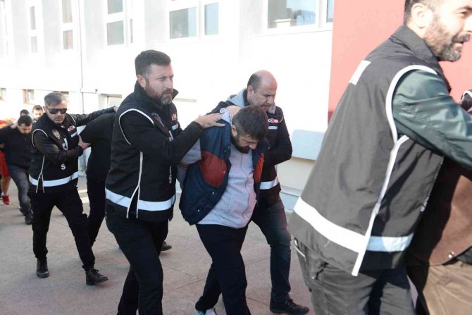 Faize Para Verip Ödeyemeyenleri Tehdit Eden 6 Zanlı Tutuklandı