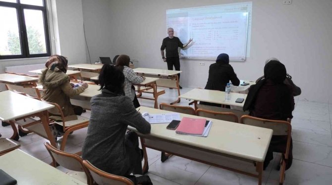 Halk Eğitimi Merkezinden 45 Bin Kişi Kurs Bitirme Belgesi Aldı
