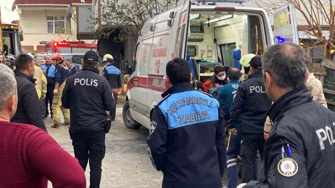 Sultanbeyli’de Göçük Altında Kalan İşçinin Cansız Bedeni Çıkarıldı