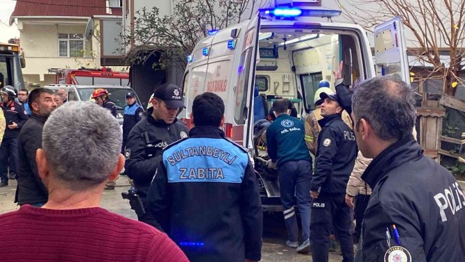 Sultanbeyli’de Göçük Altında Kalan İşçinin Cansız Bedeni Çıkarıldı