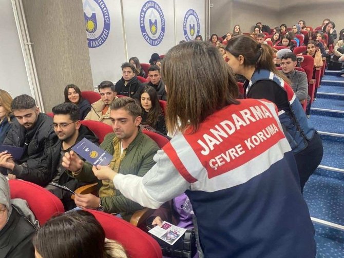 Jandarma Ekipleri Üniversite Öğrencileri Ve Öğretim Görevlilerini Bilgilendirdi