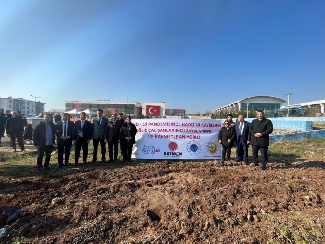 Batman’da Hayatını Kaybeden Sağlık Çalışanları Adına Fidan Dikildi