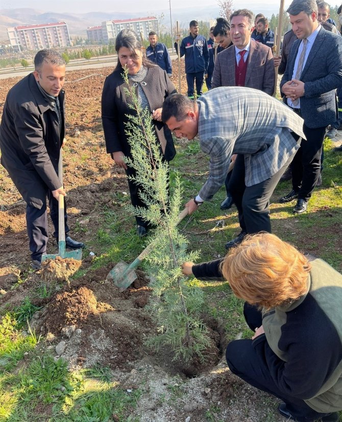 Batman’da Hayatını Kaybeden Sağlık Çalışanları Adına Fidan Dikildi