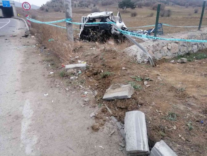 Yoldan Çıkan Kamyonet Kaza Yaptı: 1 Ölü, 1 Yaralı