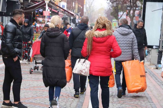 Edirne’ye Akın Eden Bulgarlar Esnafın Yüzünü Güldürdü