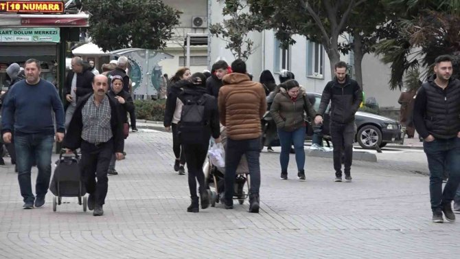 Bursa’da Şiddetli Lodos Hayatı Felç Etti