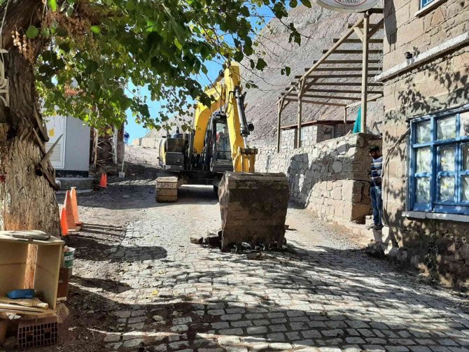 Assos Antik Liman Yolunun Yapımına Başlandı