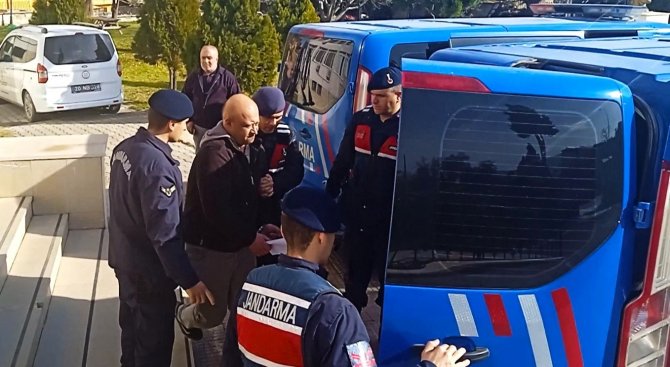 Kefen Parasına Göz Diken Dolandırıcılar, Kapıya Getirilen Emekli Maaşı Da Aldı