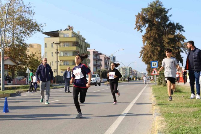 Dörtyol’da ‘İ̇lk Kurşunun’ Atılışının 104. Yılı Kros Koşusu Düzenlendi