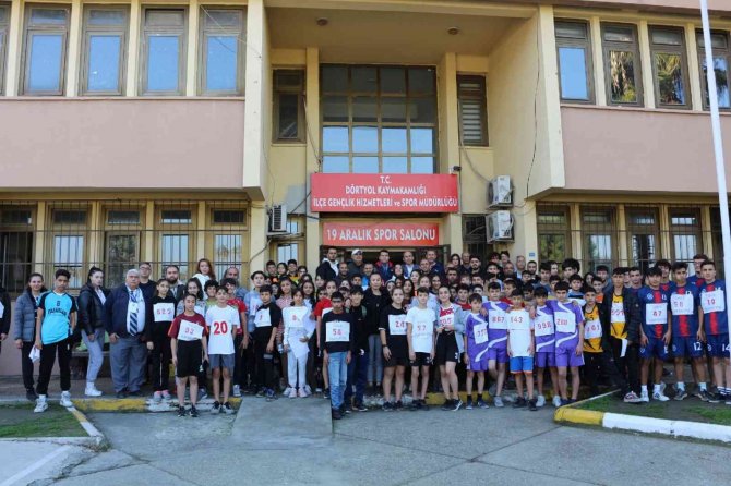 Dörtyol’da ‘İ̇lk Kurşunun’ Atılışının 104. Yılı Kros Koşusu Düzenlendi