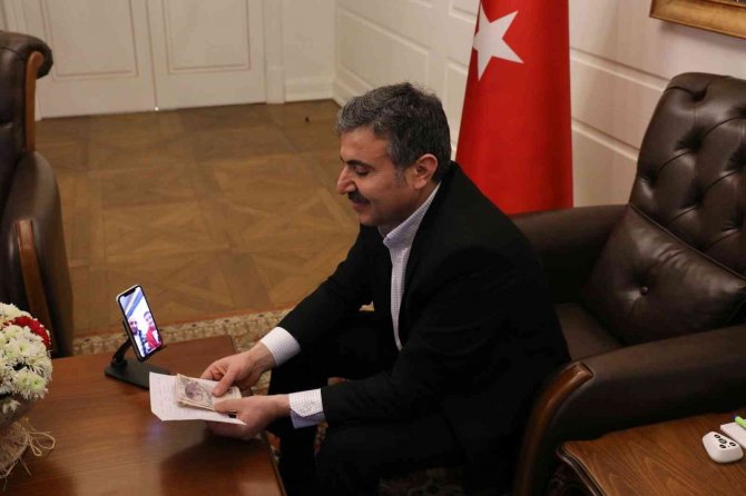 Topladığı Harçlıklarını Düzceli Depremzedelere Yolladı