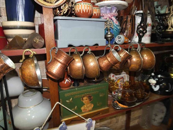 40 Yıl Biriktirdikleri İle Antikacı Dükkanı Açtı