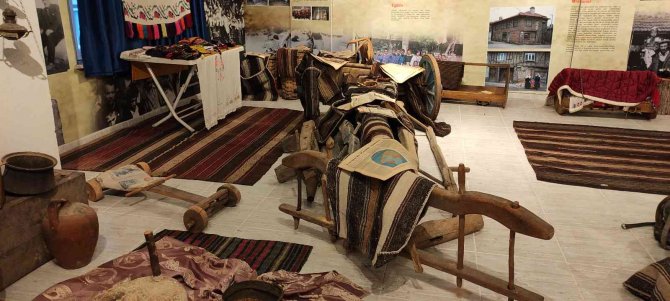 Eski Eşyaları Çöpe Gitmekten Kurtarıp Müze Kurdu