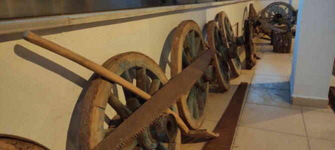 Eski Eşyaları Çöpe Gitmekten Kurtarıp Müze Kurdu