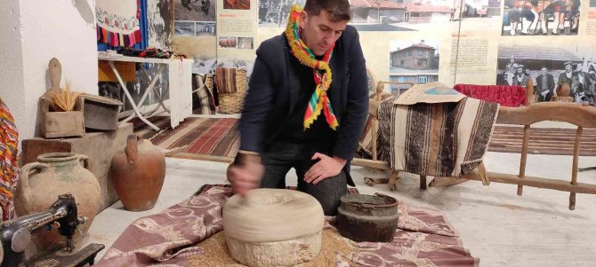 Eski Eşyaları Çöpe Gitmekten Kurtarıp Müze Kurdu