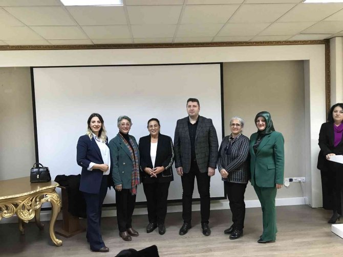 Gümüşhane Kent Konseyi Kadın Meclisi Başkanı Kentin Tek Kadın Mahalle Muhtarı Arzu Ay Oldu