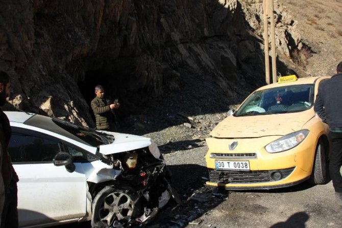 Hakkari’de Trafik Kazası: 7 Yaralı