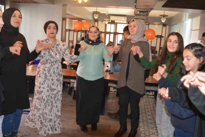 Hakkari’de Kadınlar Matinesi Düzenlendi