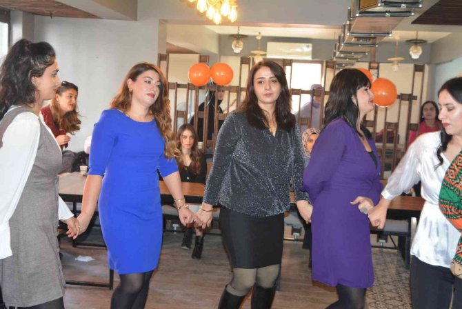 Hakkari’de Kadınlar Matinesi Düzenlendi