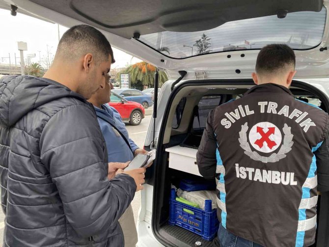 Kadıköy’de Sivil Trafik Polislerinden Minibüslere Denetim