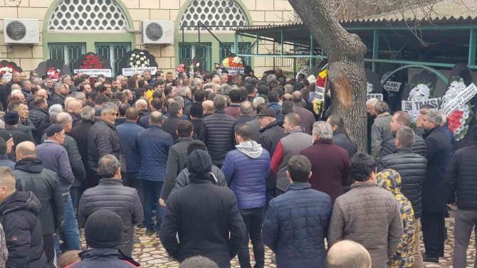 Cumhurbaşkanlığı Yi̇k Üyesi Şahin, Karabacak’ın Cenaze Törenine Katıldı