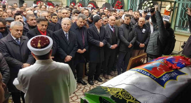Cumhurbaşkanlığı Yi̇k Üyesi Şahin, Karabacak’ın Cenaze Törenine Katıldı
