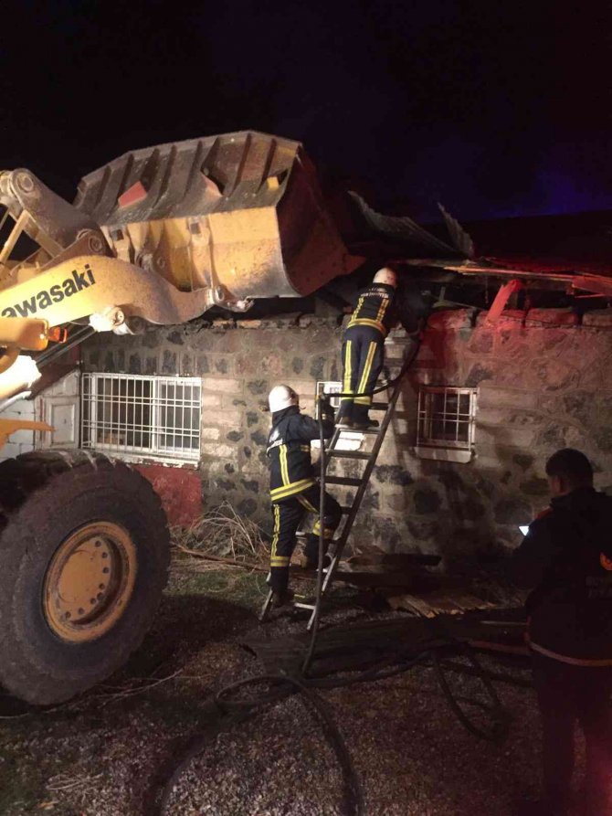 Karayolları Şantiyesinde Yangın