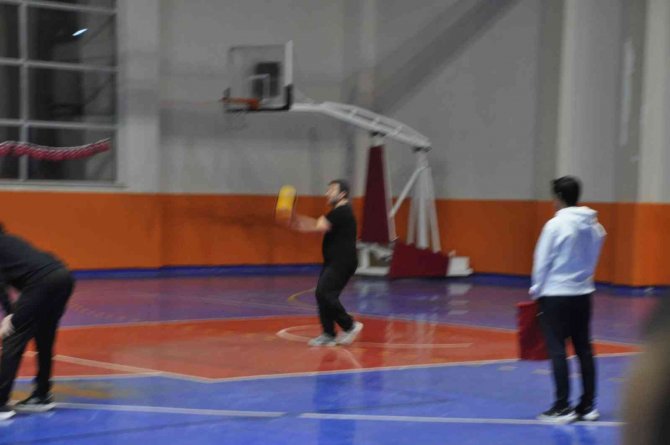 Kaymakam Ocak, Voleybol Turnuvasına Oynadı