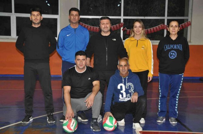 Kaymakam Ocak, Voleybol Turnuvasına Oynadı