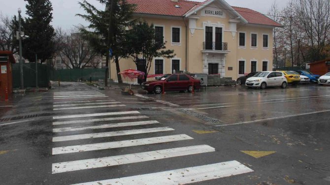 Kırklareli’nde Sağanak Yağış Etkili Oluyor