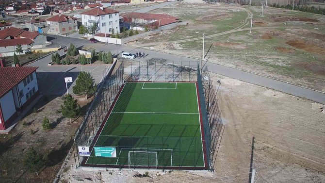Kütahya’nın Siner Mahallesi’ne Halı Saha