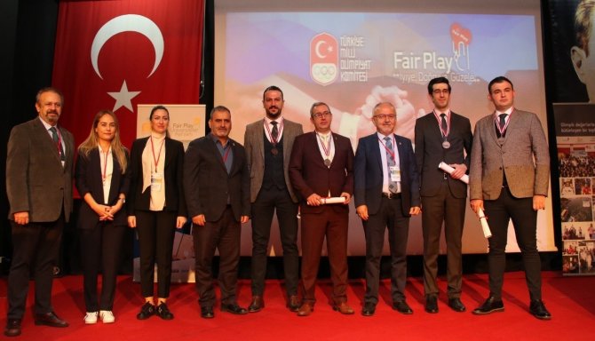 Tavşanlı’da Dünya Fair Play Karikatür Ve Fotoğraf Sergisi Yoğun İlgi Gördü