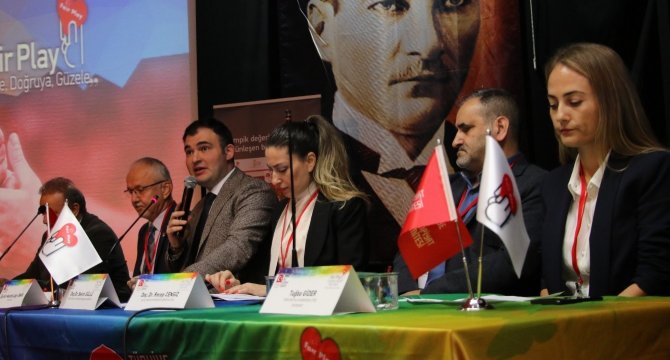 Tavşanlı’da Dünya Fair Play Karikatür Ve Fotoğraf Sergisi Yoğun İlgi Gördü