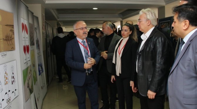 Tavşanlı’da Dünya Fair Play Karikatür Ve Fotoğraf Sergisi Yoğun İlgi Gördü