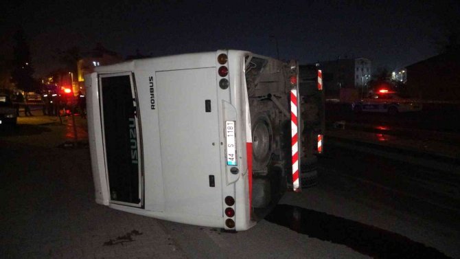 Malatya’da İşçi Servisi İle Otomobil Çarpıştı: 10 Yaralı