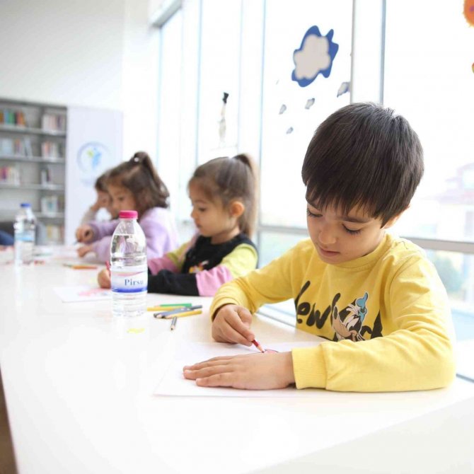 Minikler ‘Masal Saati’nde Keyifli Vakit Geçirdi