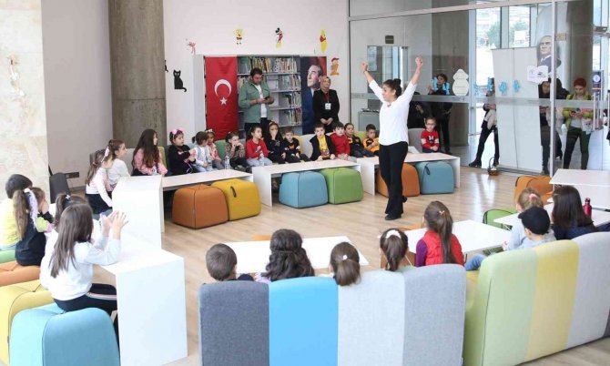 Minikler ‘Masal Saati’nde Keyifli Vakit Geçirdi