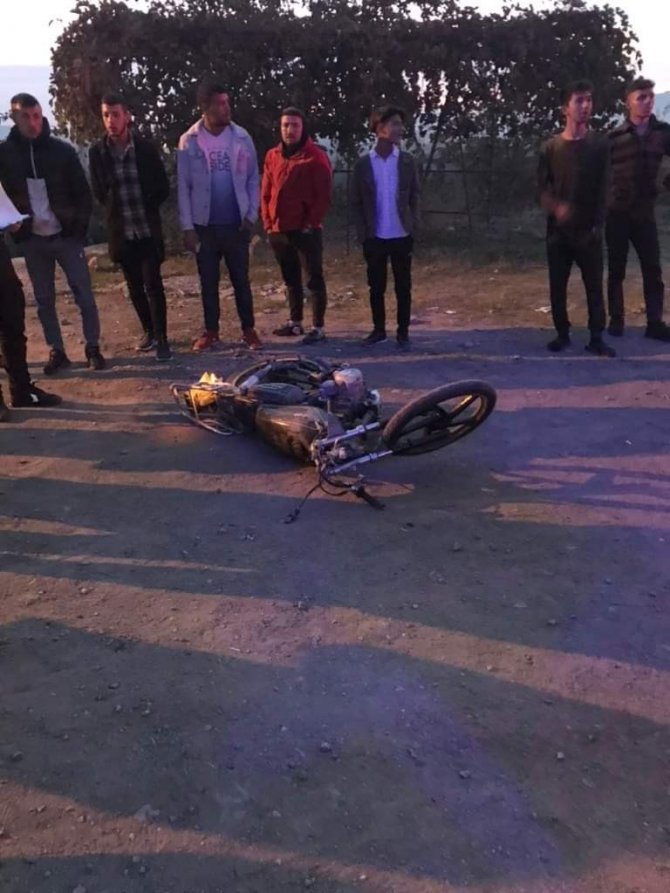 Motosiklet Yayaya Çarptı: 2 Yaralı